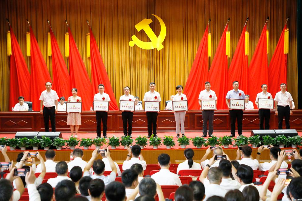 说明: //news.rihanwuma.com/__local/4/9D/E7/00EA820CABEB7E953FF562D3225_34F62317_202C3.jpg